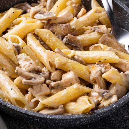 Tavuklu Mantarlı Kremalı Penne